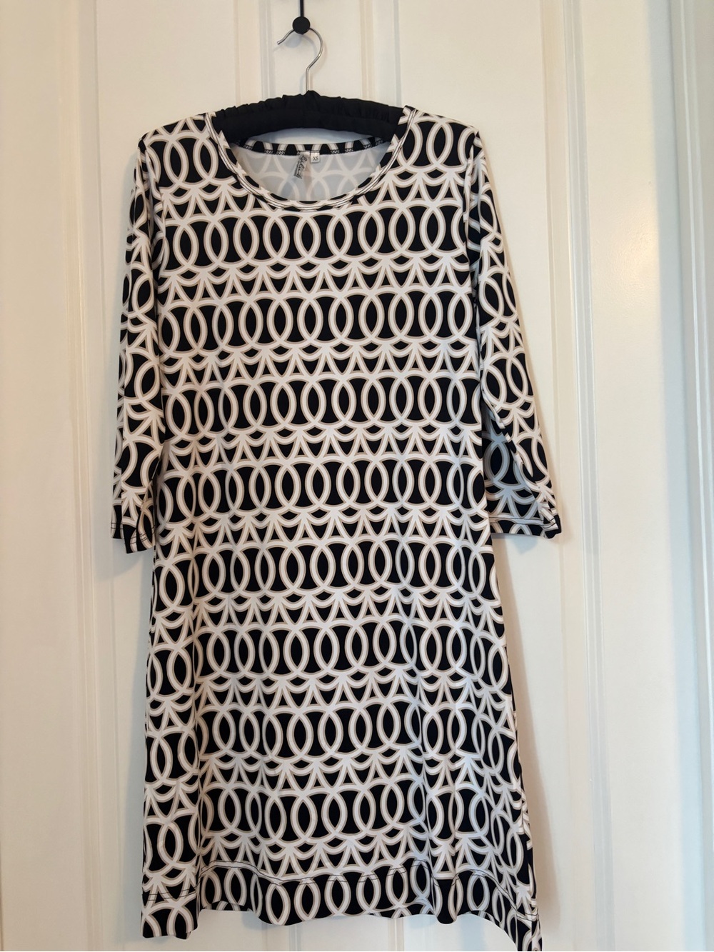 Lulu-B Black & White Long Sleeve Geometric Shift Dress. Size  XS